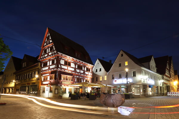 Stadtlichter und Nachtträume - Die Kunst der Nachtfotografie 