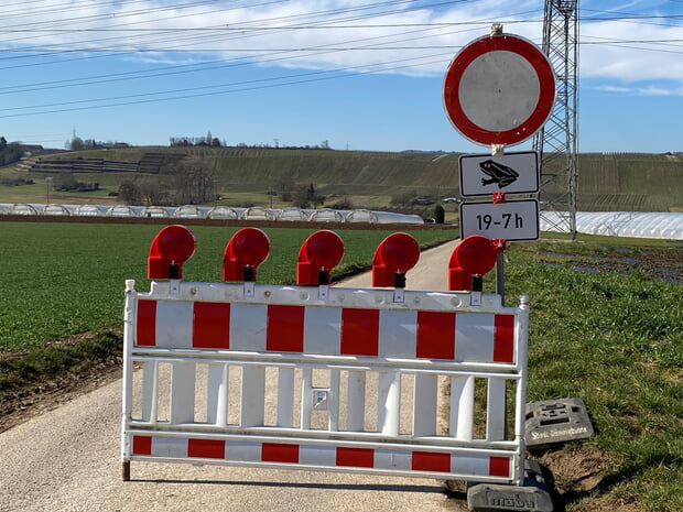 Auch der Kirchheimer Weg ist gesperrt, ebenso die Straße ab Römerhof Richtung Hofen