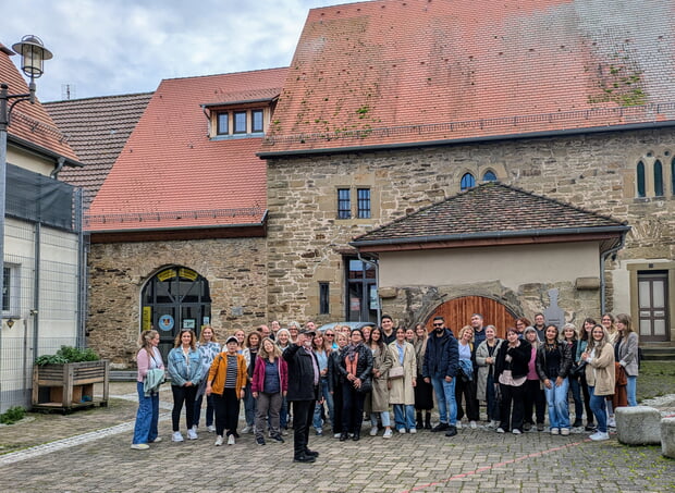 Die Gruppe vom Landratsamt Ludwigsburg am Schnapsmuseum.